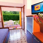 Bright With Private Garden-beahost *