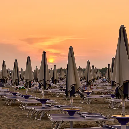 Bright With Private Garden-beahost Apartment Bibione