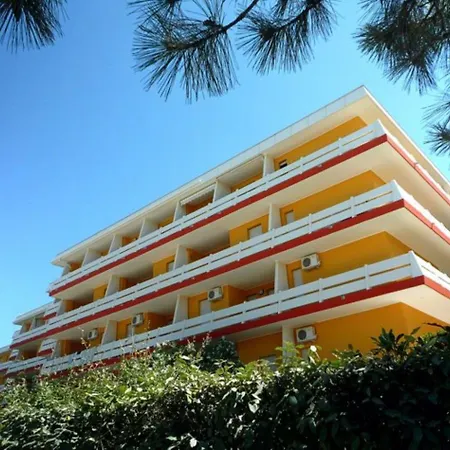 Bright With Private Garden-beahost Apartment Bibione