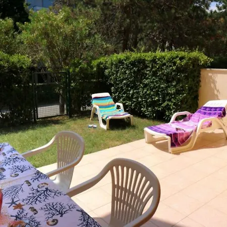 Bright With Private Garden-beahost
