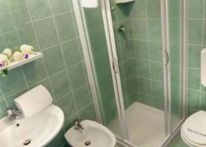 Daire Bright With Private Garden-beahost