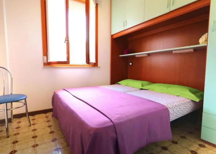 Bright With Private Garden-beahost شقة *