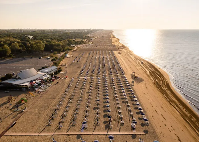 Bright With Private Garden-beahost